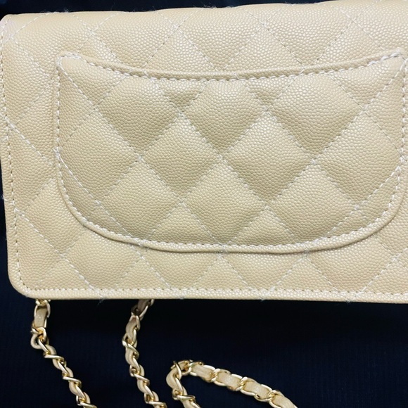 😍 Chanel Light Beige Quilted Crossbody Bag with Gold Chain - Picture 4 of 10